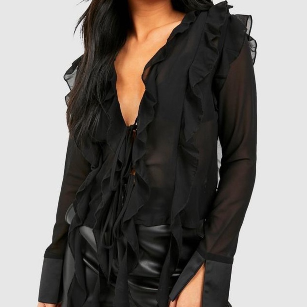 Sunny Leigh PETITE RUFFLE DETAIL TIE FRONT TOP